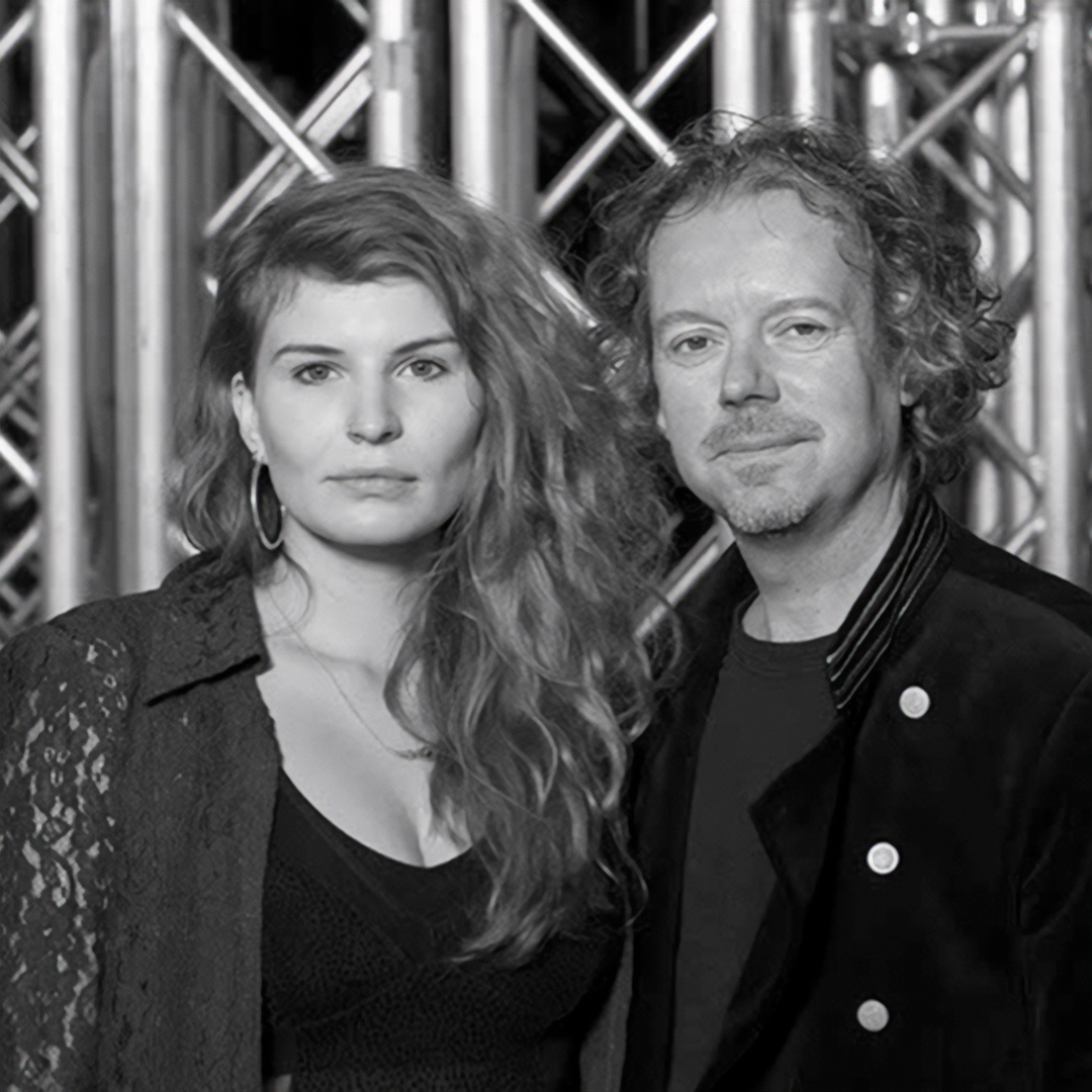 Foto zeigt die Musiker Daria Assmus und Marcus Schinkel.
