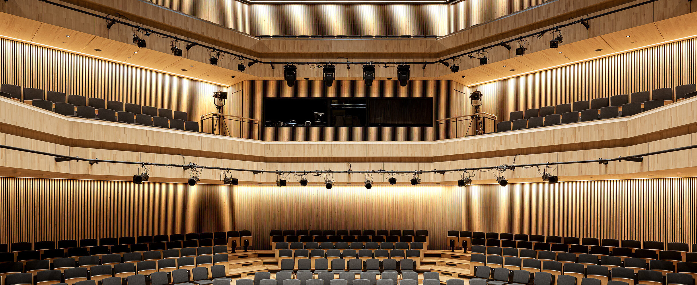 Foto zeigt den Saal im Theaterbau in Coburg