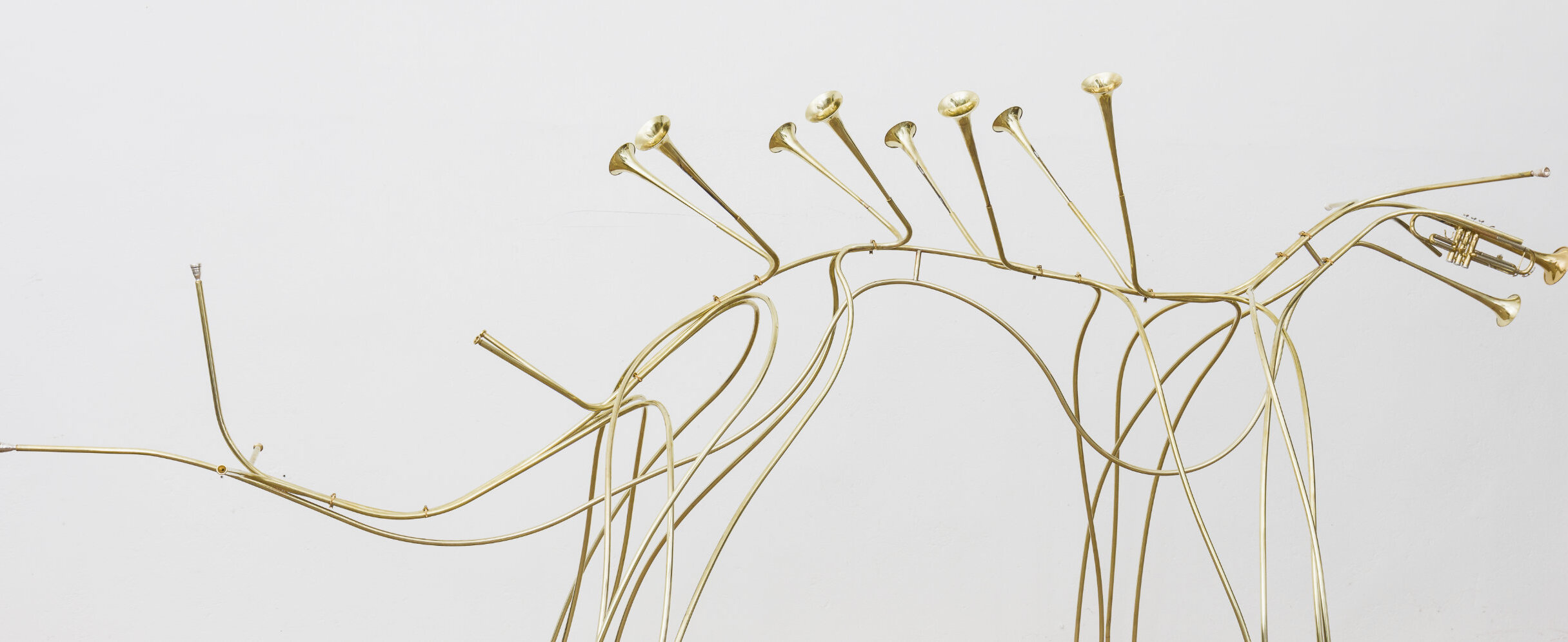 Tiergestalt geformt aus Blasinstrumenten