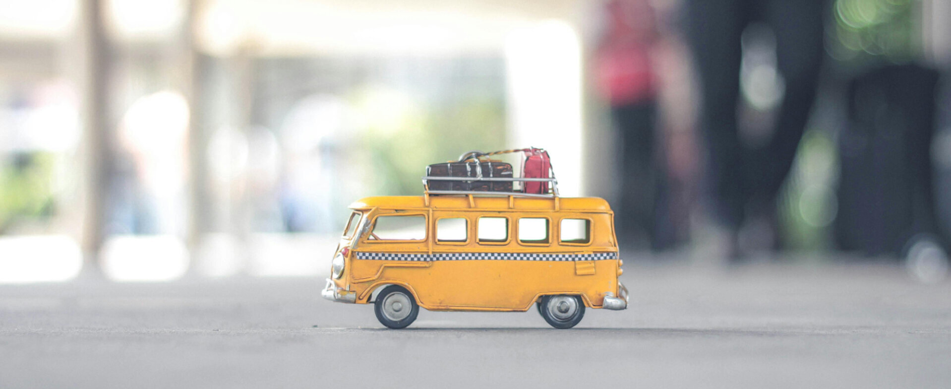 Ein kleiner Spielzeugbus