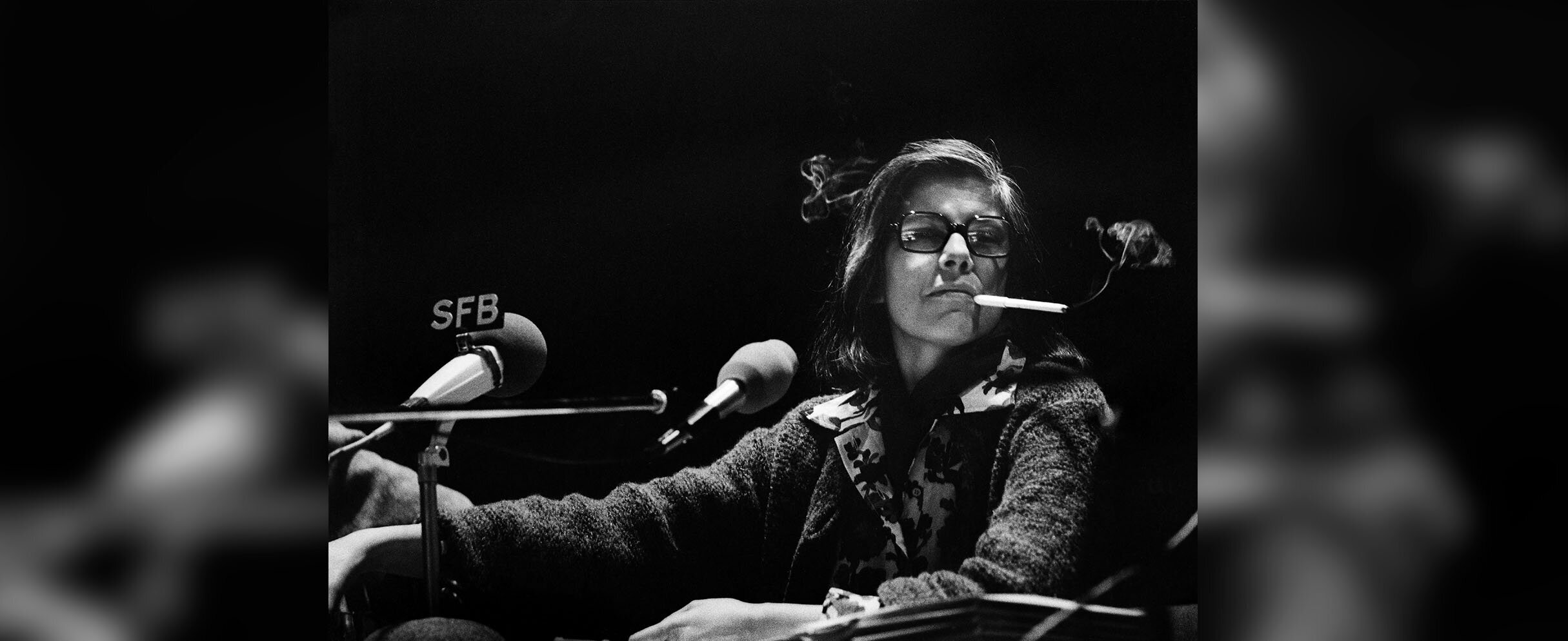 Photo of Renate von Mangoldt shows Susan Sontag during the event “Three Americans in Berlin”