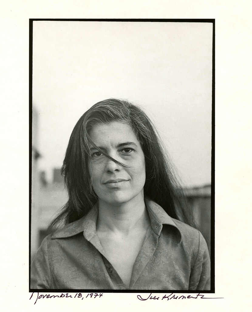 Von der Fotografin Jill Krementz signierter Fotoabzug zeigt Porträt von Susan Sontag, 18.11.1974.