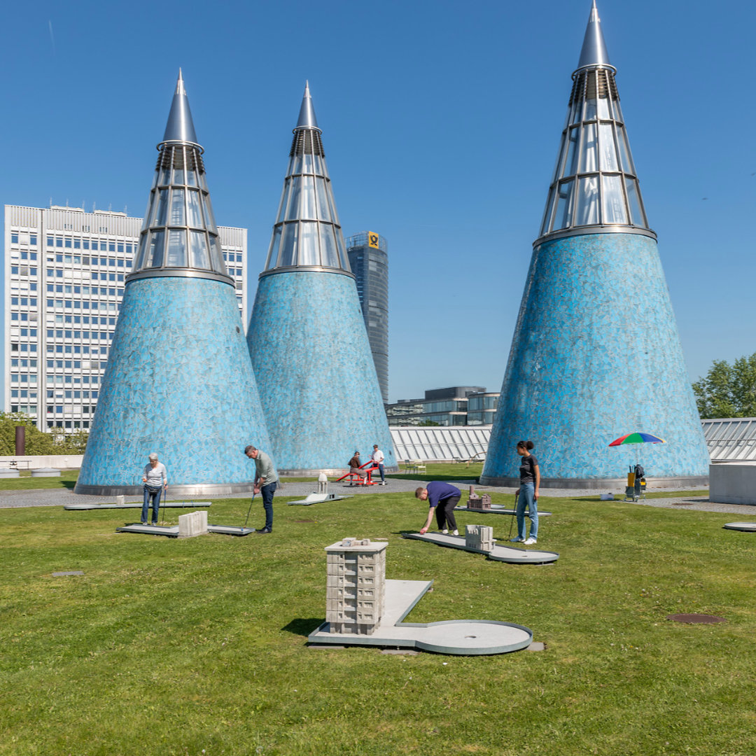 Minigolfanlage auf dem Dach der Bundeskunsthalle