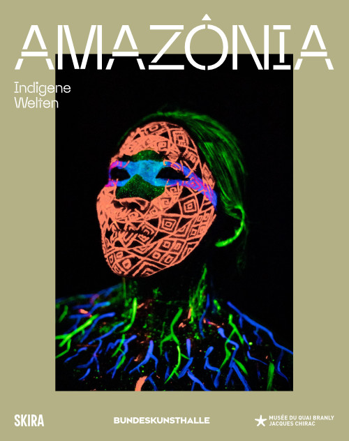 Katalog-Cover: AMAZÔNIA zeigt ein bemaltes Gesicht